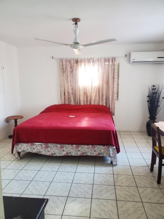 Evelin'S On The Beach Montego Bay Exterior photo