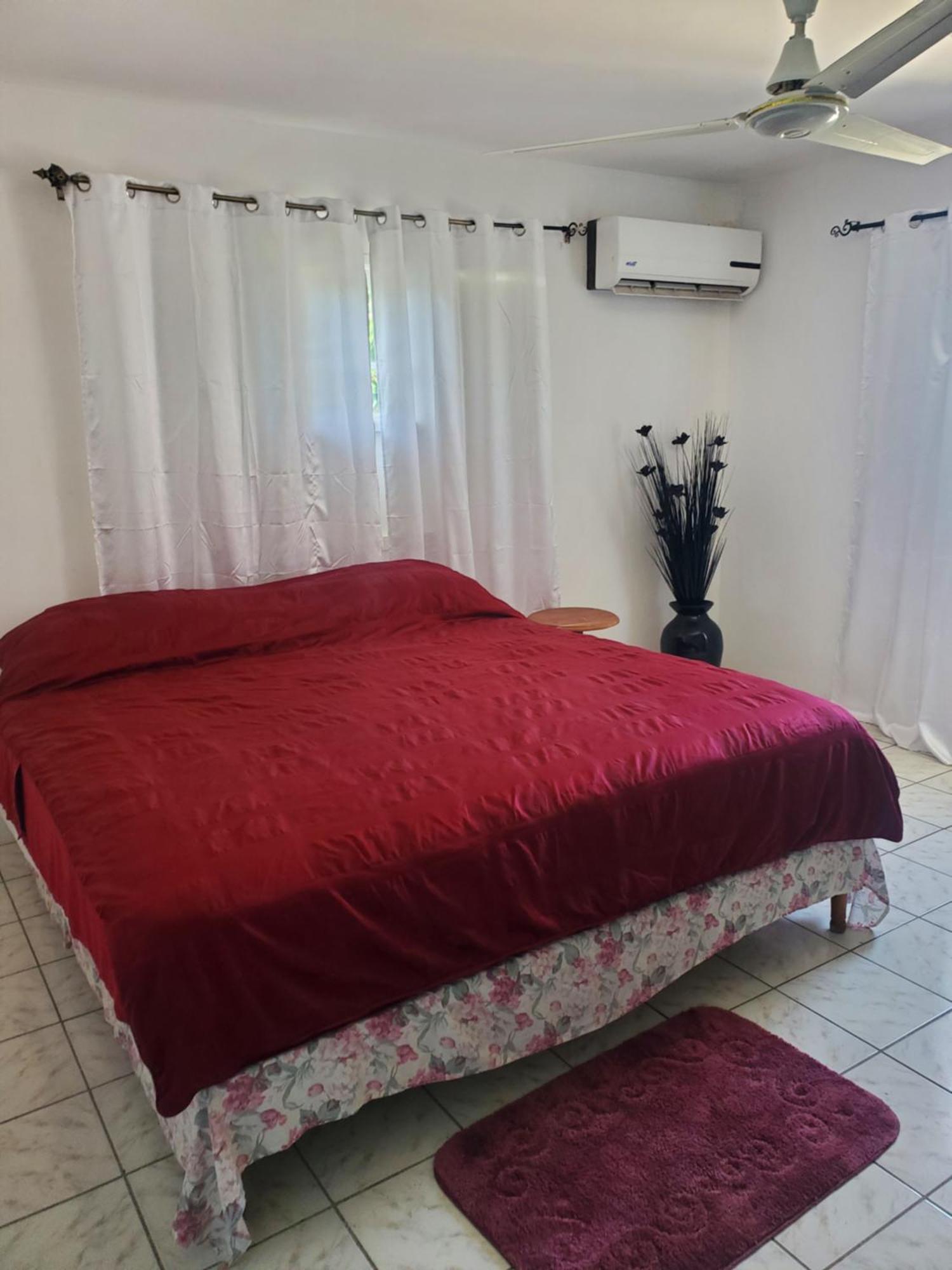 Evelin'S On The Beach Montego Bay Exterior photo